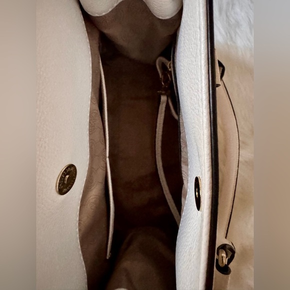 Hamilton Elegant Cream Medium Leather Satchel with Gold Accents hard wear - Picture 11 of 14